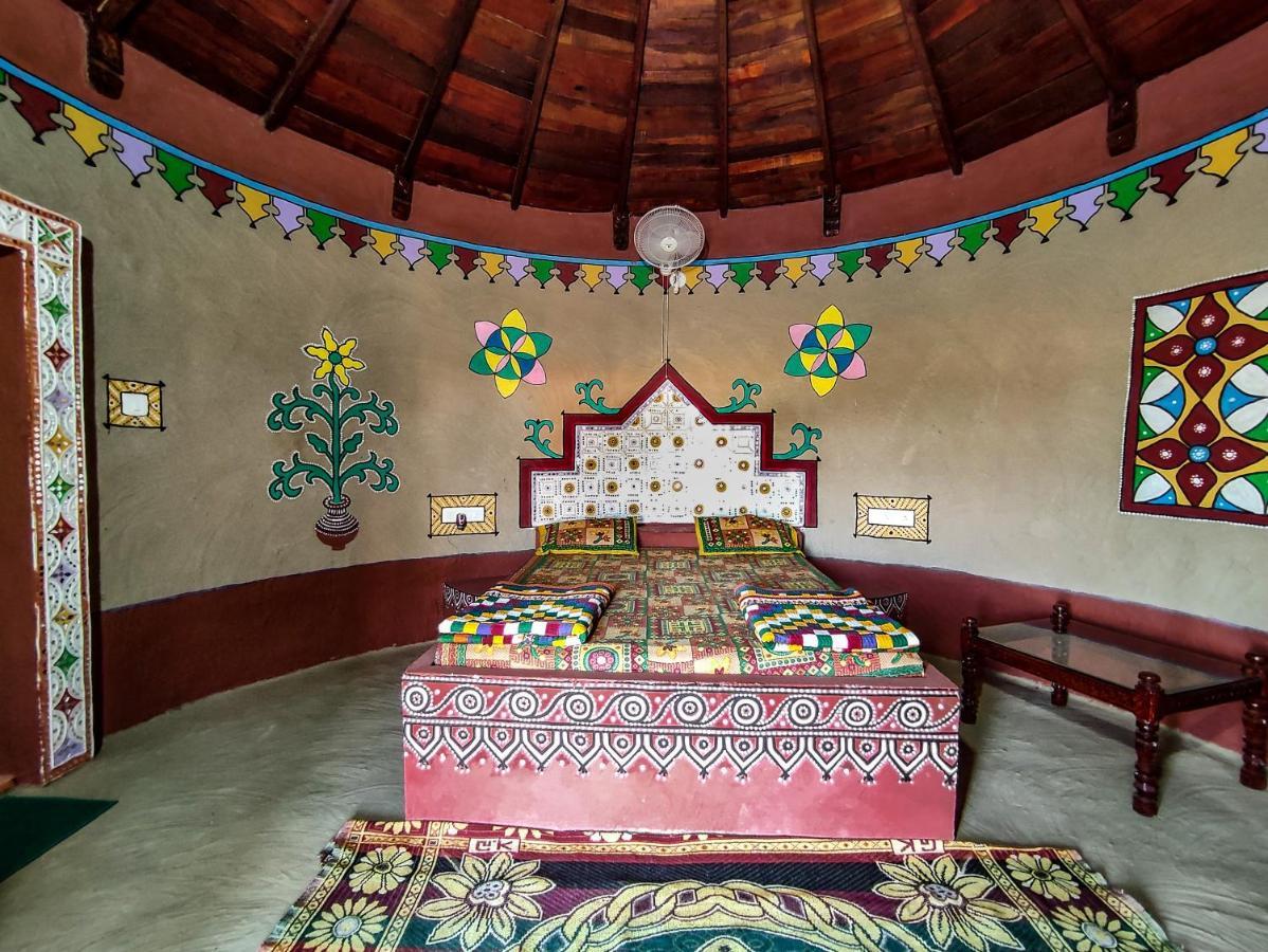 Royal King Hotel Dhordo ภายนอก รูปภาพ